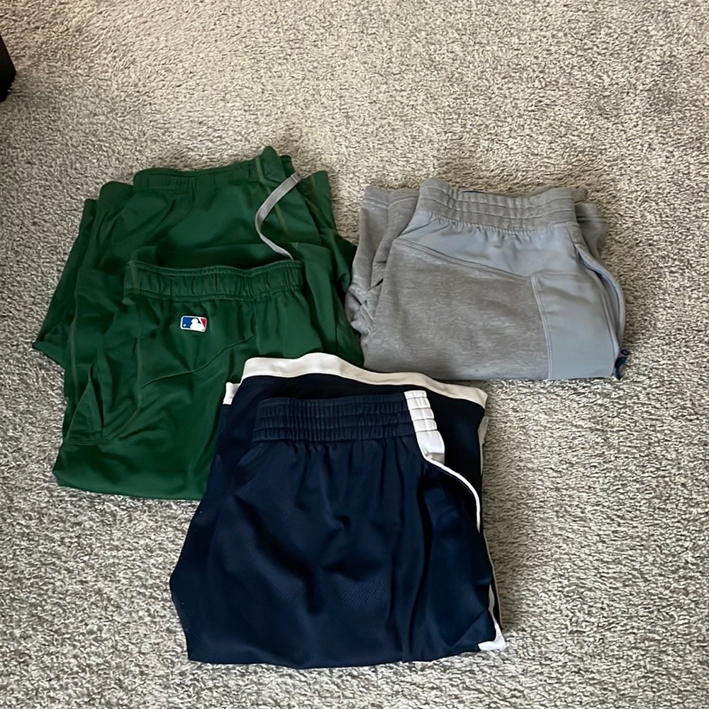 Set of 4 pairs of gym shorts